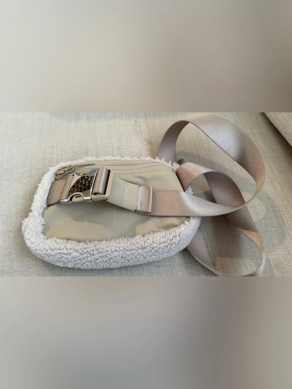 lululemon athletica Sherpa Crossbody Pouch - Cream